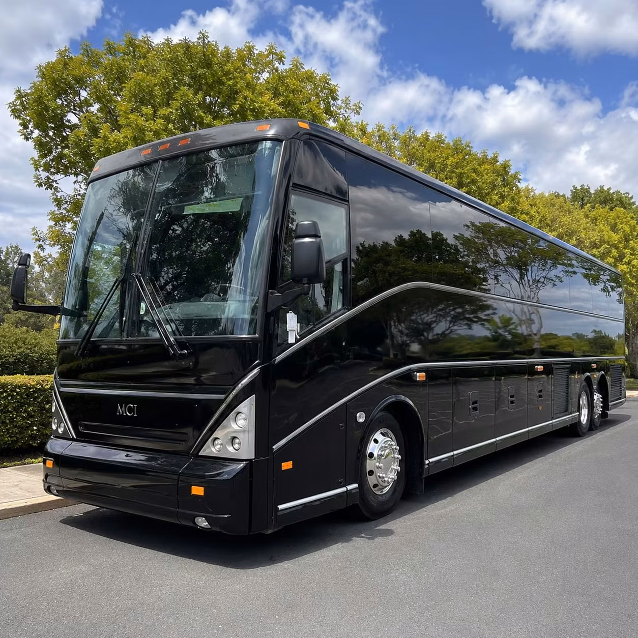 honolulu charter bus rental exterior