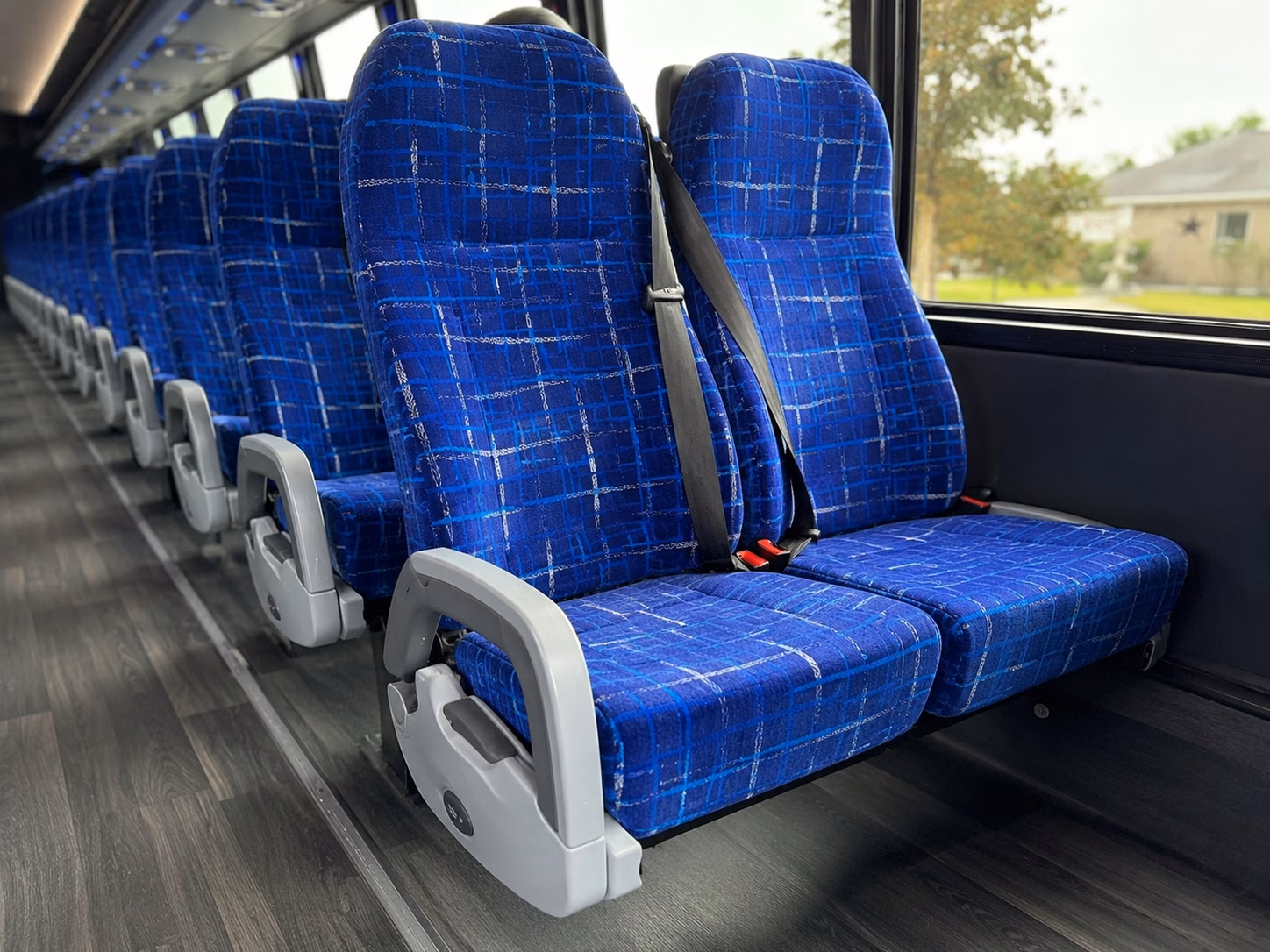 what to know about renting a wedding charter bus on oahu